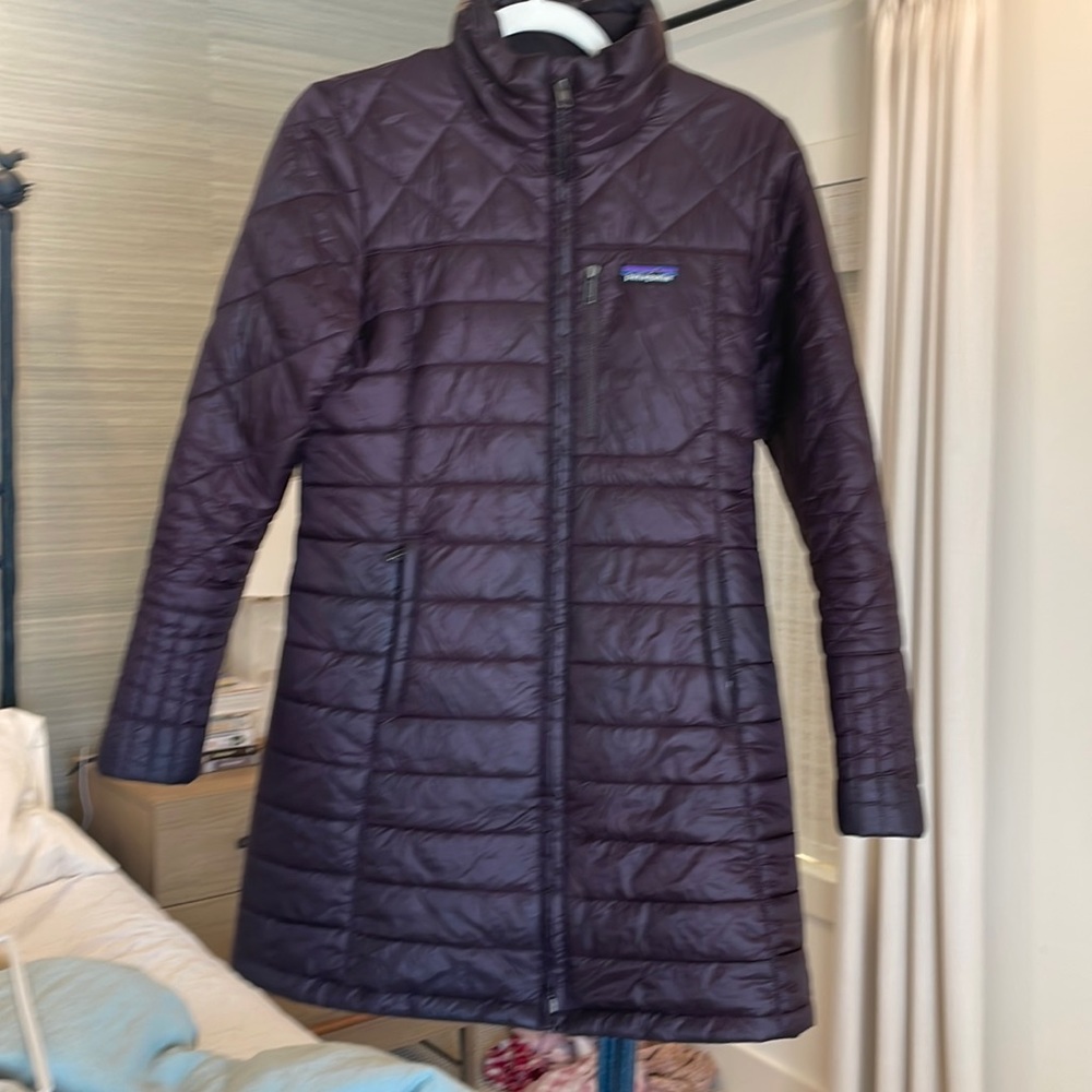 Patagonia Women’s radalie parka size small. Color hyssop purple